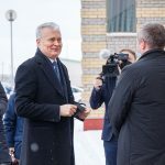 G. Nausėda apsilankė Giraitės šaudmenų gamykloje