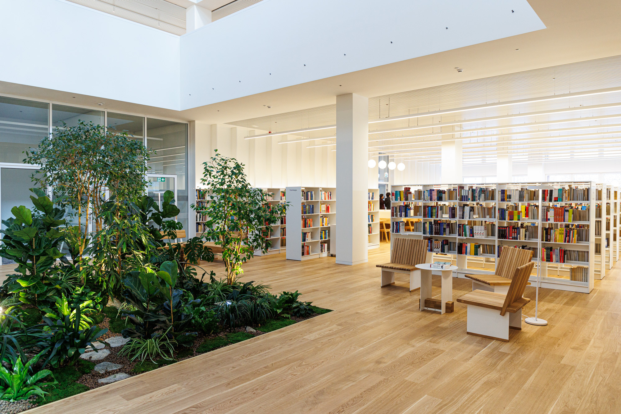 Atidaroma atnaujinta Ąžuolyno biblioteka