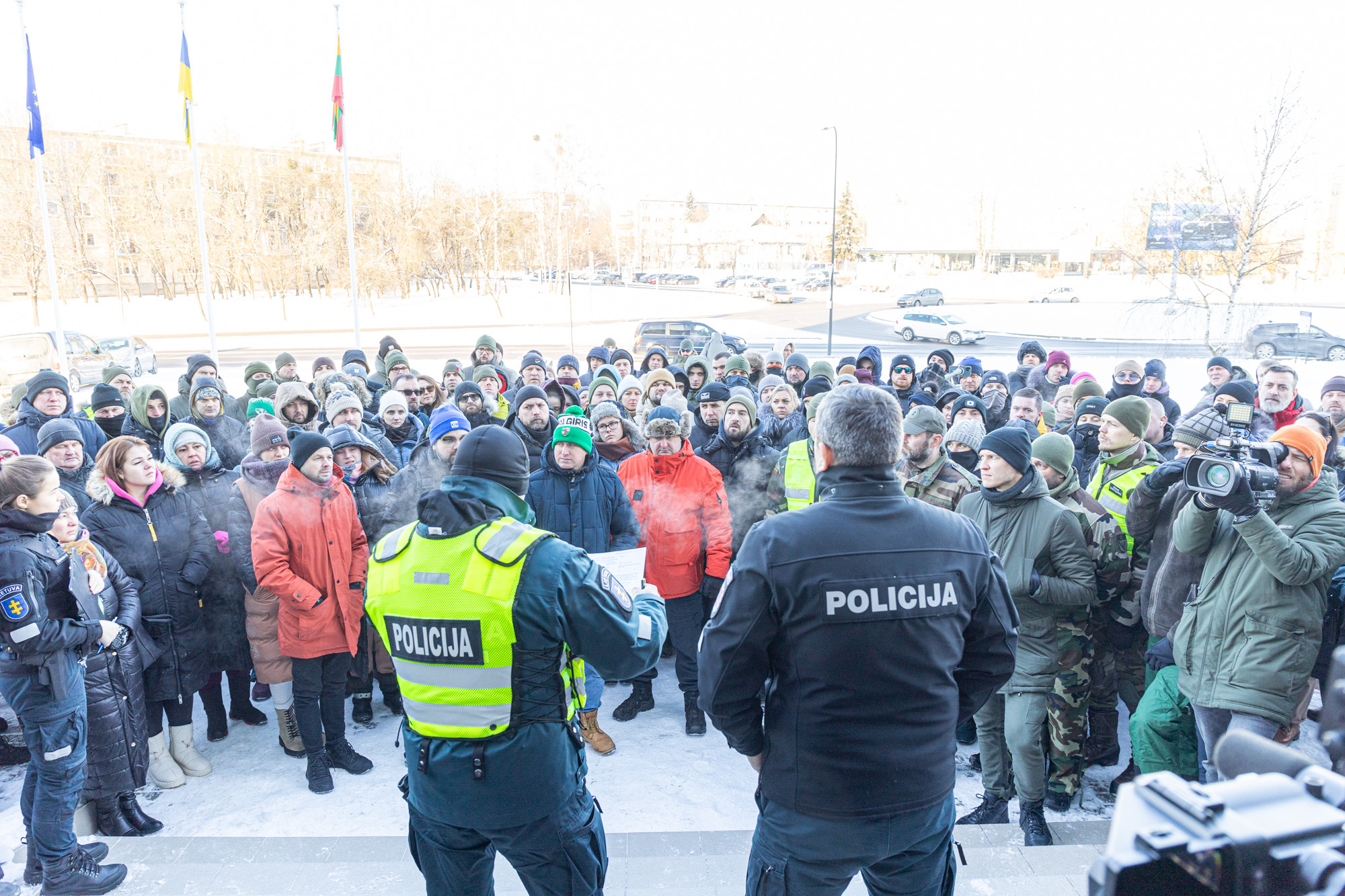 Savanoriai buriasi ieškoti dingusios mergaitės