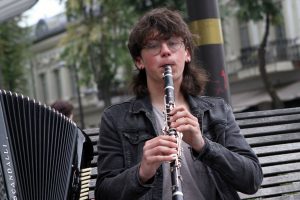 Gatvės muzikantų trio abejingų nepalieka / M. Patašiaus nuotr.