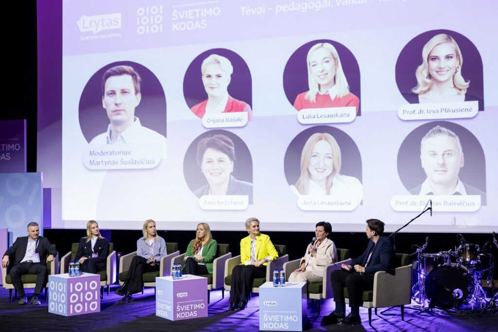 Forumas „Švietimo kodas“ ir „Lietuvos mokytojas 2025“ apdovanojimai / T. Bauro / R. Vilkelio ir G. Bitvinsko / lrytas nuotr.