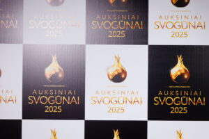 „Auksiniai svogūnai 2025“ raudonojo kilimo svečiai / E. Ovčarenko / BNS nuotr.