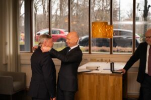 J. Krėpštai Norvegijoje įteiktas garbingas karaliaus Haraldo apdovanojimas / Lietuvos ambasados Norvegijoje nuotr.