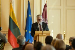 Metų Tolerancijos žmogumi paskelbtas Z. Vitkus, L. Donskio premija įteikta gimnazijos mokytojai / A.Barkausko nuotr.