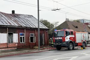 Gaisras Jurbarko gatvėje / BNS, E. Ovčarenko nuotr.