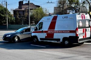 GMP automobilis pateko į avariją / Kas vyksta nuotr.