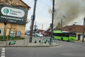 Gaisras Jurbarko gatvėje / Skaitytojų nuotr.