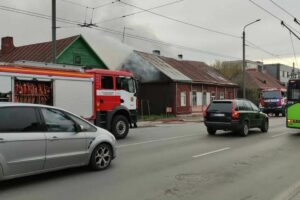 Gaisras Jurbarko gatvėje / Skaitytojų nuotr.