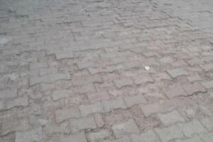 Ištrupėję šaligatviai Kaune / Skaitytojo nuotr.
