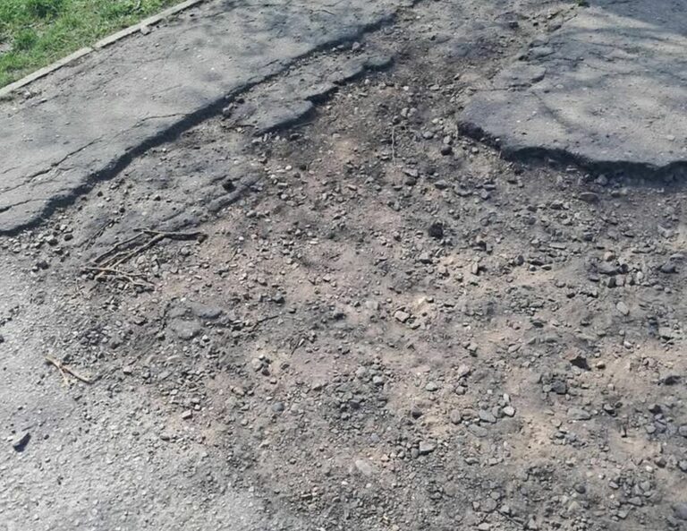 Ištrupėję šaligatviai Kaune / Skaitytojo nuotr.