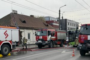 Gaisras Jurbarko gatvėje / BNS, E. Ovčarenko nuotr.