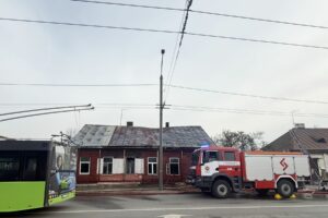 Gaisras Jurbarko gatvėje / BNS, E. Ovčarenko nuotr.