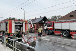 Gaisras Jurbarko gatvėje / BNS, E. Ovčarenko nuotr.