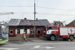 Gaisras Jurbarko gatvėje / BNS, E. Ovčarenko nuotr.