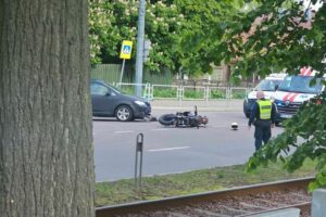 Motociklo avarija A. Juozapavičiaus pr. / Skaitytojos nuotr.
