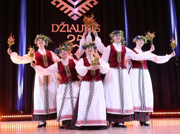 Tautinių šokių kolektyvo „Džiaukis“ renginys / KRS nuotr.
