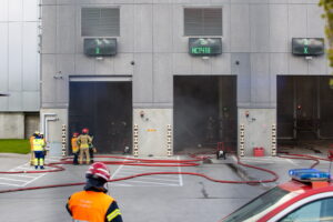 Gaisro Kauno kogeneracinėje jėgainėje gesinimo darbai / T. Biliūno / BNS nuotr.