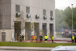 Gaisro Kauno kogeneracinėje jėgainėje gesinimo darbai / T. Biliūno / BNS nuotr.