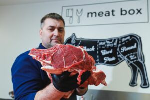 Iš ūkių tiesiai ant stalo: „Meat Box“ parduotuvė į Žaliakalnį sutraukia ir išrankiausius mėsos gerbėjus (foto)