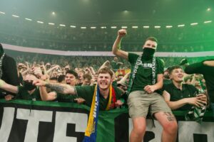 Žalgiriečių rankose – LKL taurė ir čempionų žiedai / R. Tenio nuotr.