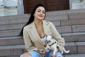 Monika Falcon su augintiniu Elviu / M. Patašiaus nuotr.
