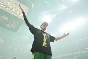 Žalgiriečių rankose – LKL taurė ir čempionų žiedai / R. Tenio nuotr.