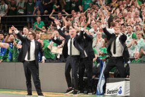 Žalgiriečių rankose – LKL taurė ir čempionų žiedai / R. Tenio nuotr.