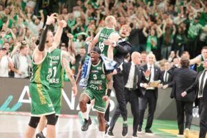 Žalgiriečių rankose – LKL taurė ir čempionų žiedai / R. Tenio nuotr.