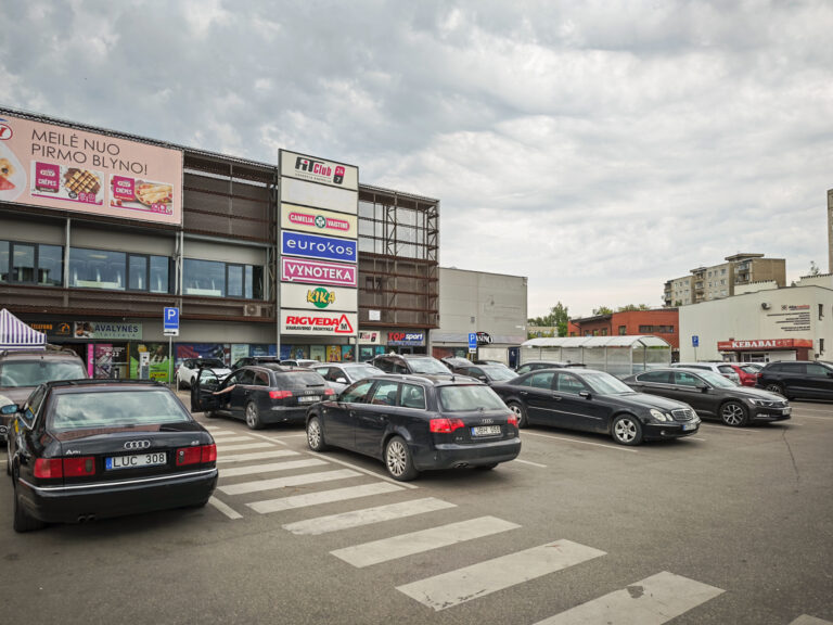Šiaurės pr. 8D parkavimo aikštelė / R.Tenio nuotr.