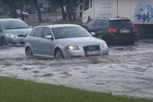 Apsemta gatvė / Stop kadr.