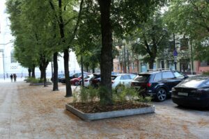 Rekonstruota Laisvės alėjos atkarpa ir suoleliai / M. Patašiaus nuotr.